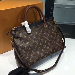 专柜同步闪耀，匠心演绎奢华 进口真空电镀五金与真皮女包的灵魂共鸣